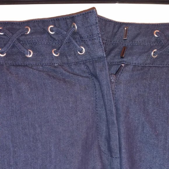 Woman's denim capri jeans by New Directions , Size 6, Dark Denim - Picture 2 of 6